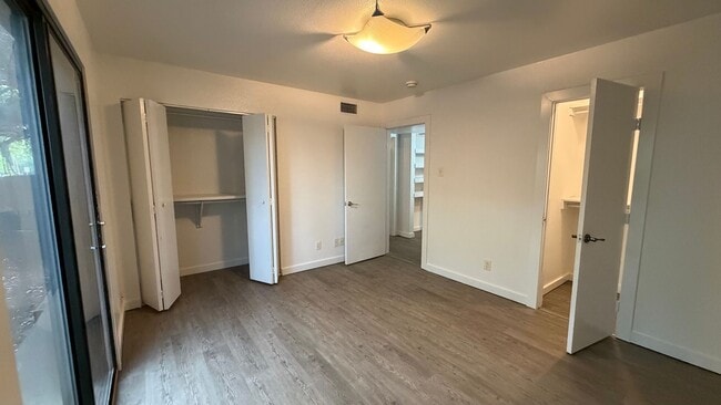 Building Photo - 4123 Avondale Ave