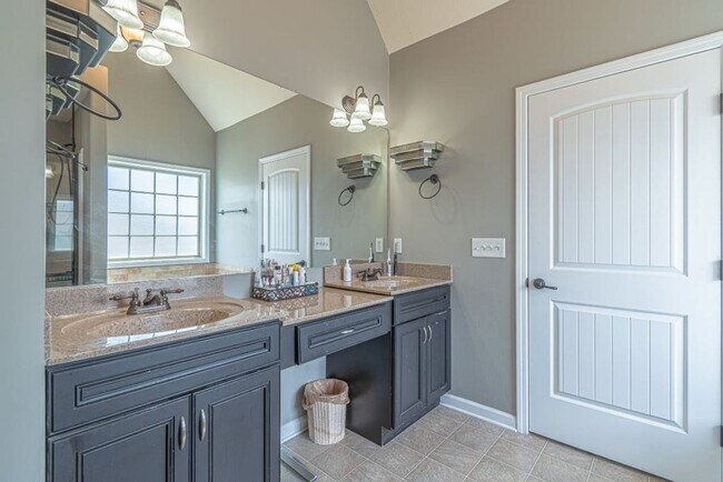 Building Photo - 1161 Chinook Cir