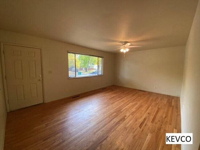 Building Photo - Incredibly Spacious House!
