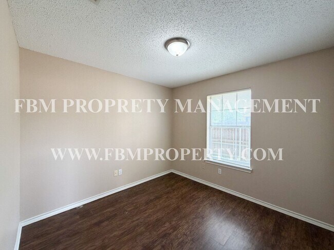 Building Photo - 1000 Short Line Blvd