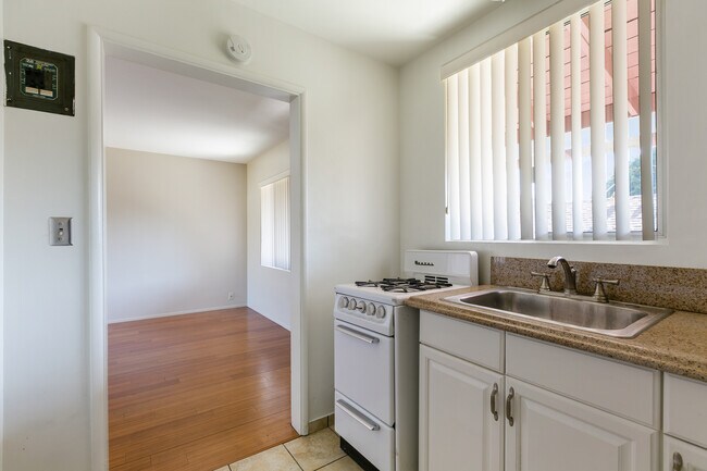 Kitchen #2 - 738 Santa Barbara St