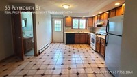 Building Photo - Charming, Spacious 3-Bedroom Townhouse in ...