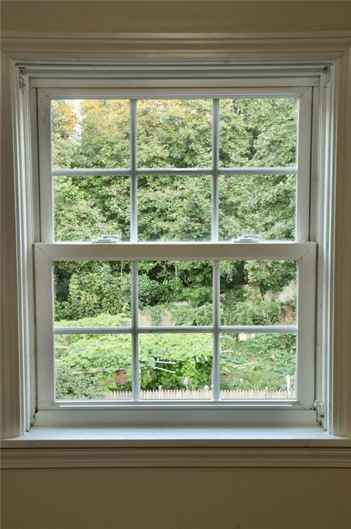 Building Photo - 143 Putnam St