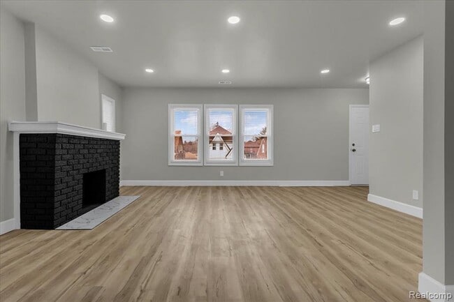 Building Photo - 14112 Mettetal St