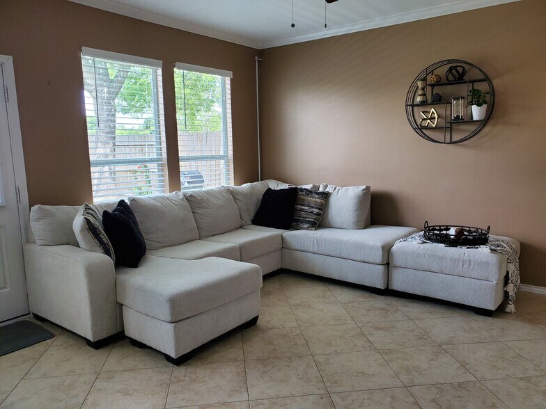 Building Photo - 6811 Independence Blvd