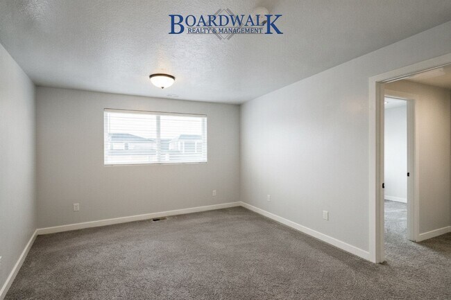 Building Photo - Modern 4-Bedroom Home in Herriman