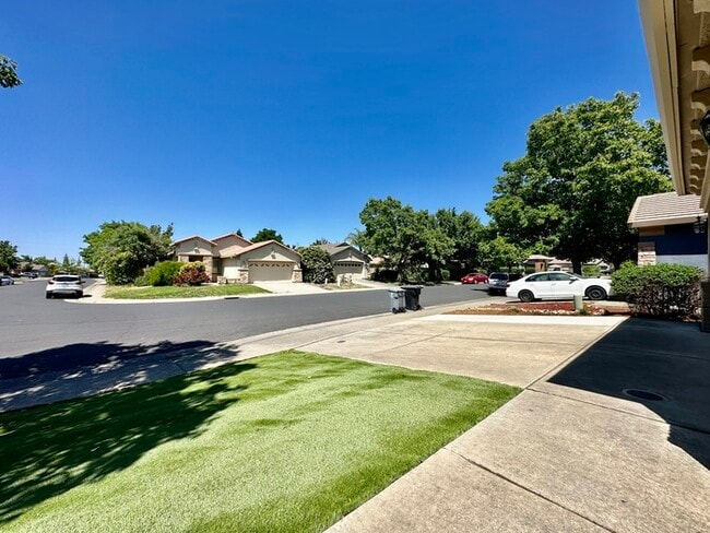 Building Photo - Beautifully Updated 3-Bedroom, 2-Bath Home...