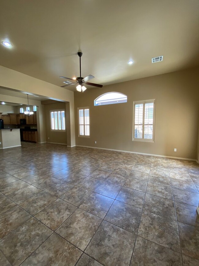 Building Photo - Gorgeous Home, New Carpet & Great Location!