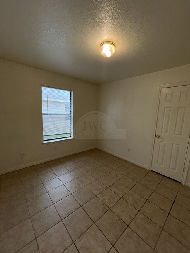 Building Photo - 105 Castellon Ct