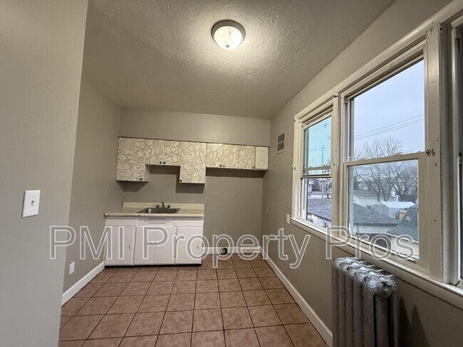 Building Photo - 1560 S 7th St