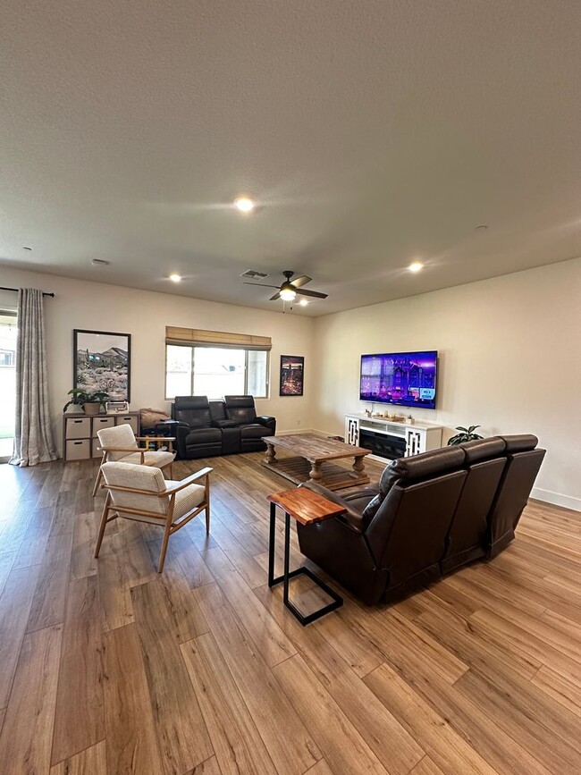 Building Photo - Single-story home in Spring Lake