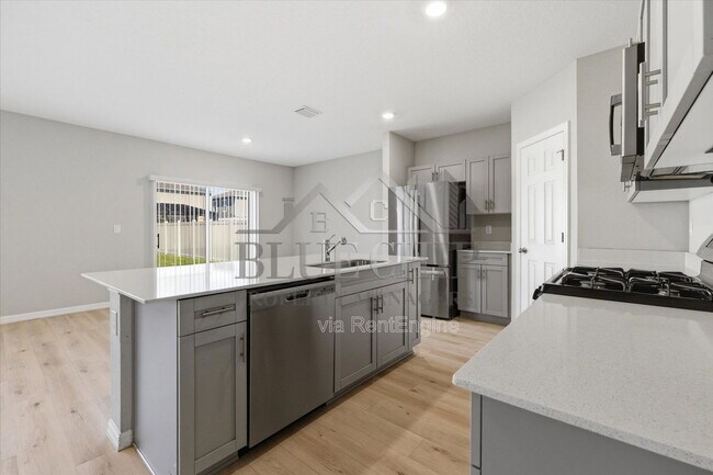 Building Photo - 12937 Camarillo Pl