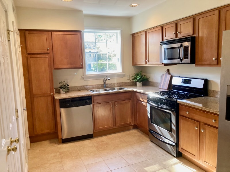 Building Photo - 36 E Lock Ln