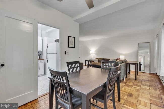 Building Photo - 1132 Valley Dr