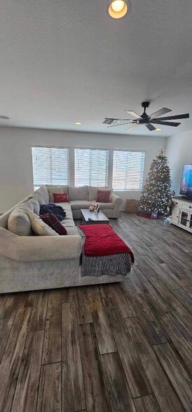 Building Photo - 4806 S 118th Ave