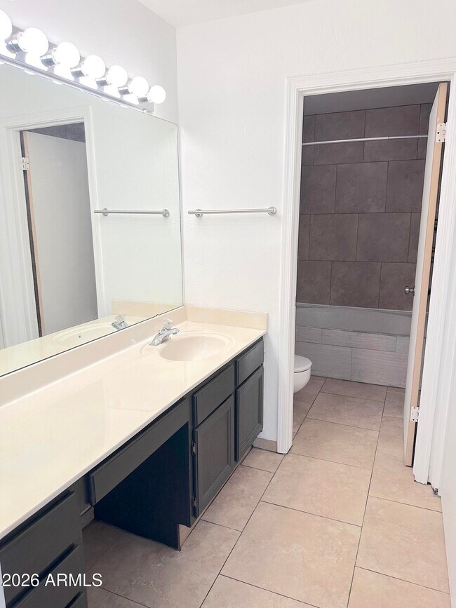 Building Photo - 4725 E Brown Rd