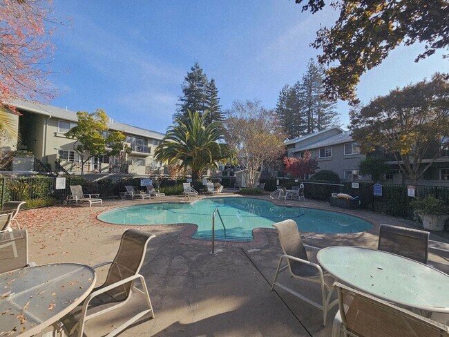 Building Photo - CLASSY CONDO - Spacious 1 Bed/1 Bath in Luxurious Setting - MENLO PARK