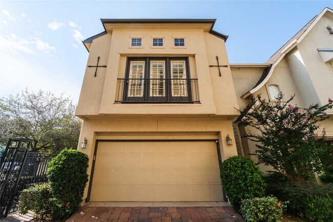 Building Photo - 2733 Sherwin St