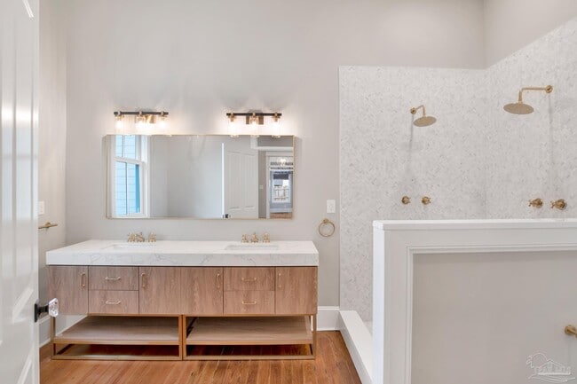 Building Photo - 1105 E Jackson St