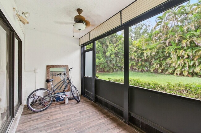 Building Photo - 5945 Parkwalk Dr