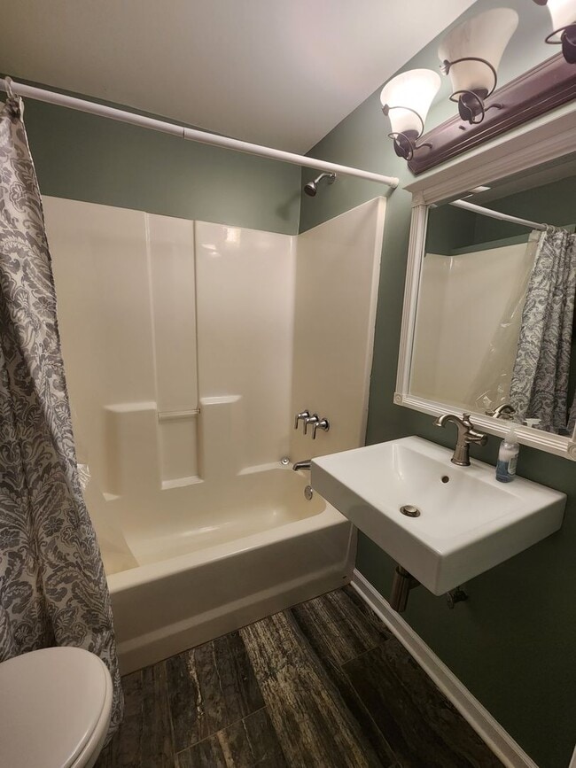 Building Photo - Mountain Escape!