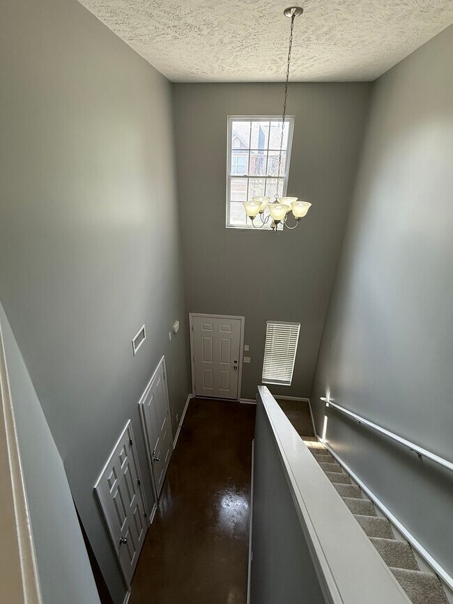 Building Photo - 3BR/2.5BA Townhome in Prime Location