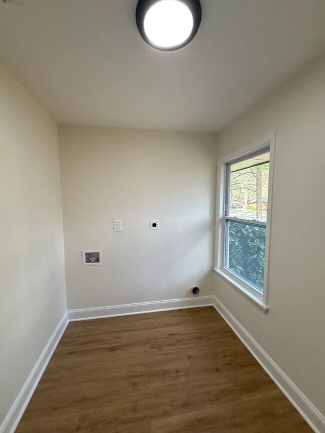 Building Photo - Spacious 4BR/3BA Retreat in Decatur