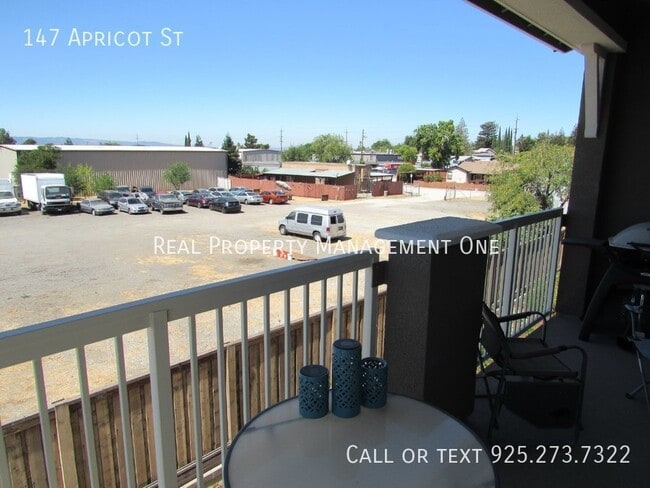 Building Photo - 147 Apricot St