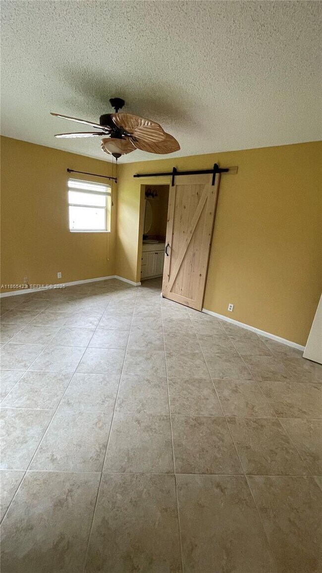 Building Photo - 110 Lake Meryl Dr