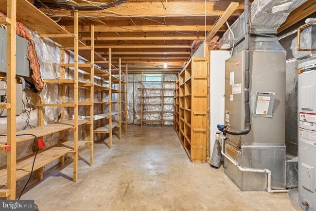 Building Photo - 115 S Dickenson Ave