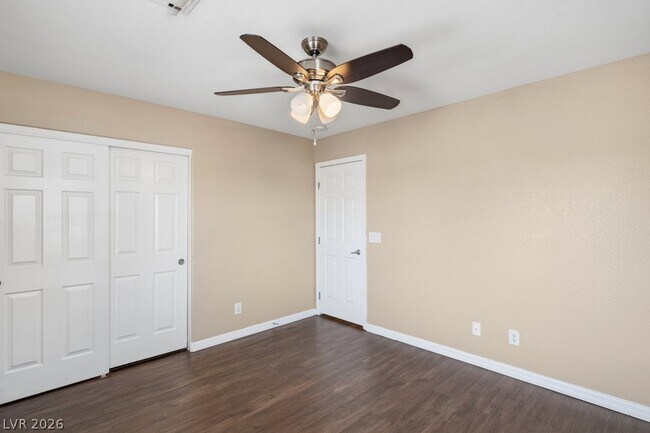 Building Photo - 527 Newberry Springs Dr