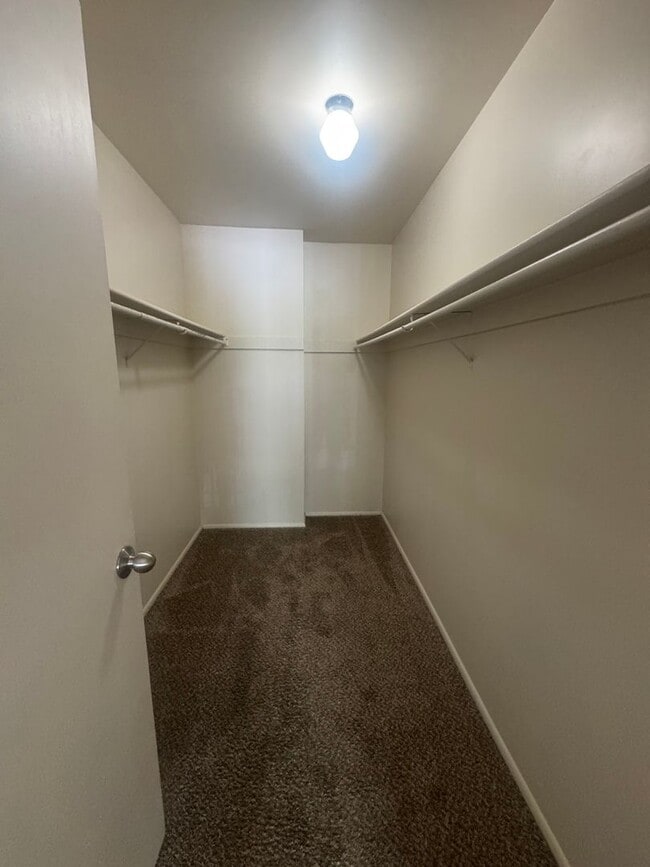 Building Photo - Beautiful duplex in amazing location!