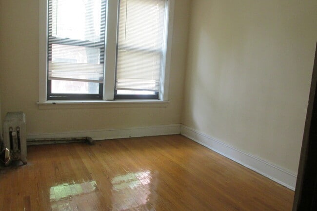 Building Photo - 1367 E 56th St