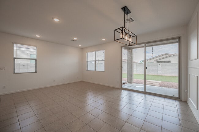 Building Photo - 12448 W Gardenia Ct