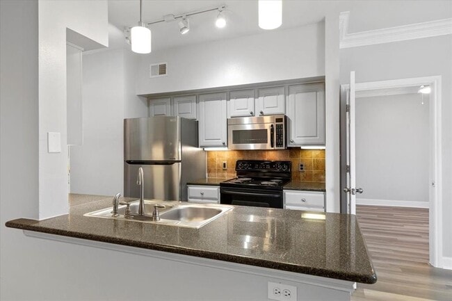 Building Photo - 7701 Rialto Blvd