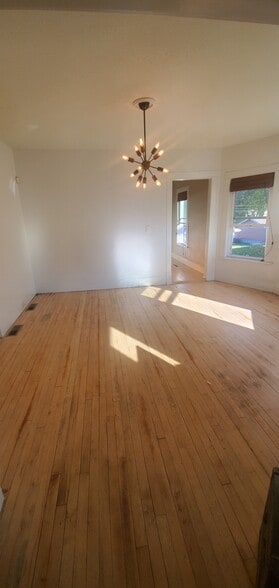 Building Photo - 522 Newton Ave N