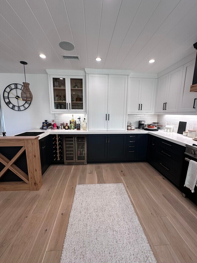 Building Photo - 2055 W 185th St