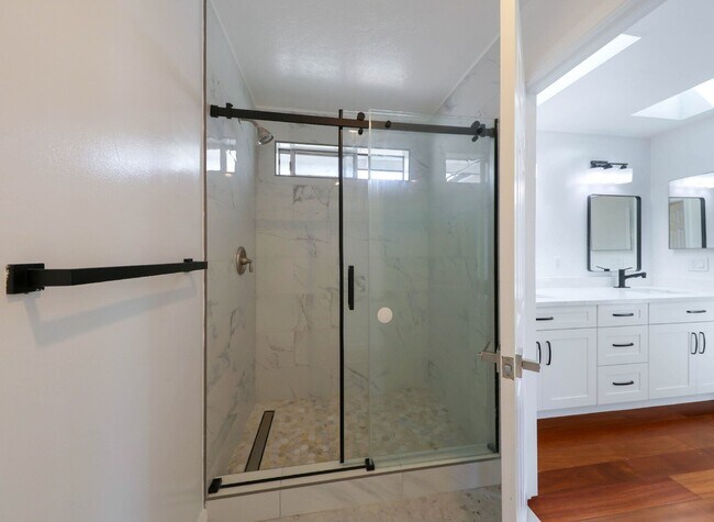 Building Photo - 3104 San Andreas Dr