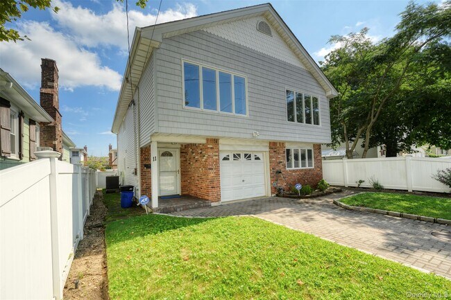 Building Photo - 11 7th St