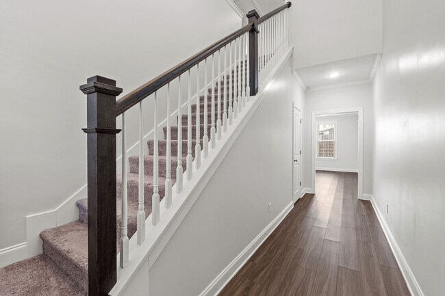 Building Photo - 597 Vinings Dr