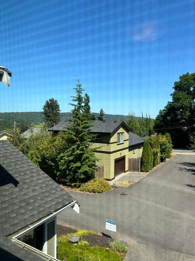 Building Photo - Newer Duvall 5 Bedroom 3 Bath Luxury Home