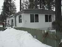 Building Photo - Older 3 bed, 2 bath double wide