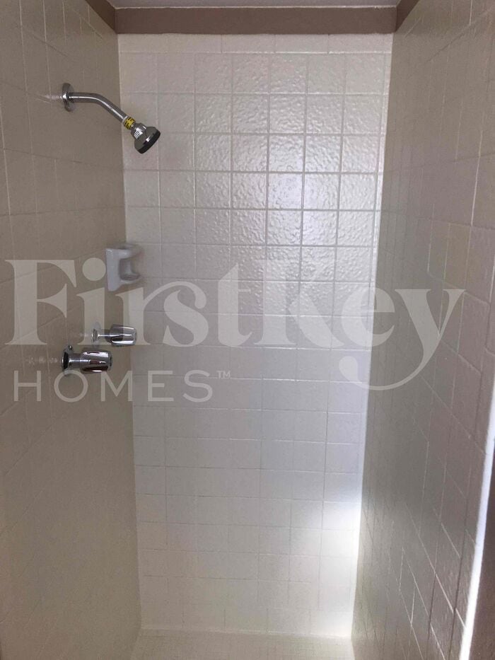 Building Photo - 6025 W Evans Dr