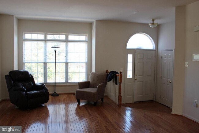 Building Photo - 7337 Oldham Leeds Way