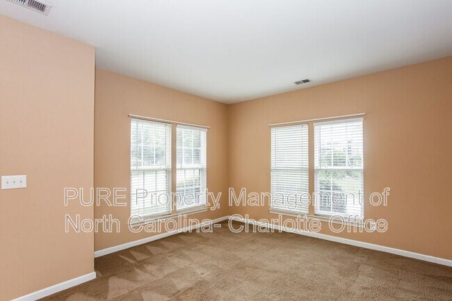 Building Photo - 18040 Delmas Dr