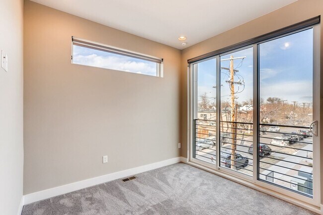 Building Photo - Sunnyside 3 Bedroom Townhomes for Rent