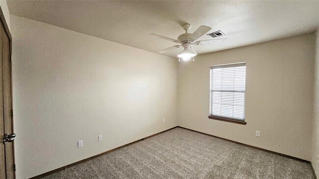 Building Photo - 417 E Plantation Terrace