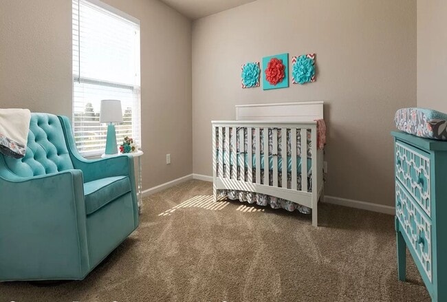 Building Photo - Large 4 bedroom 2000 sq ft home at a great value!