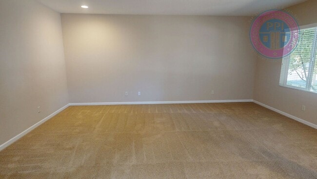 Building Photo - DEPOSIT FREE MOVE-IN WITH OBLIGO!  Orenco ...