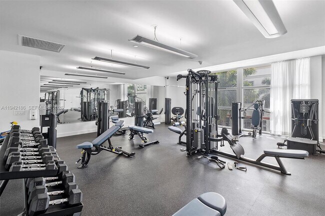 Building Photo - 350 NE 24th St